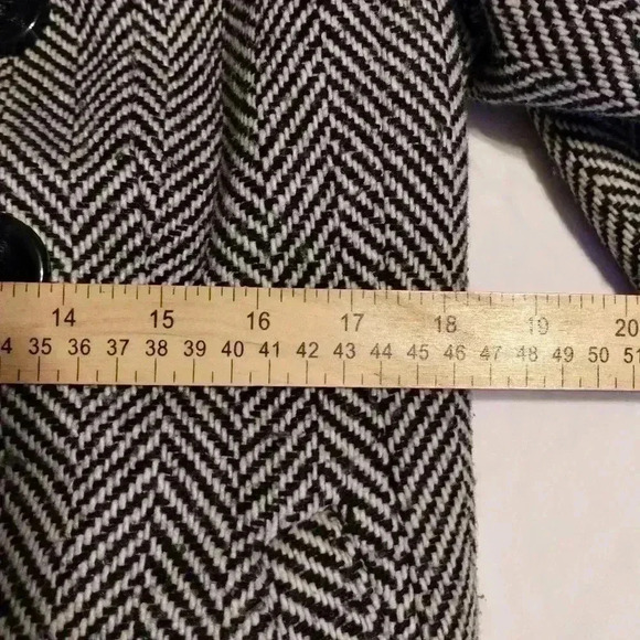 Guess herringbone coat size large - Picture 8 of 9